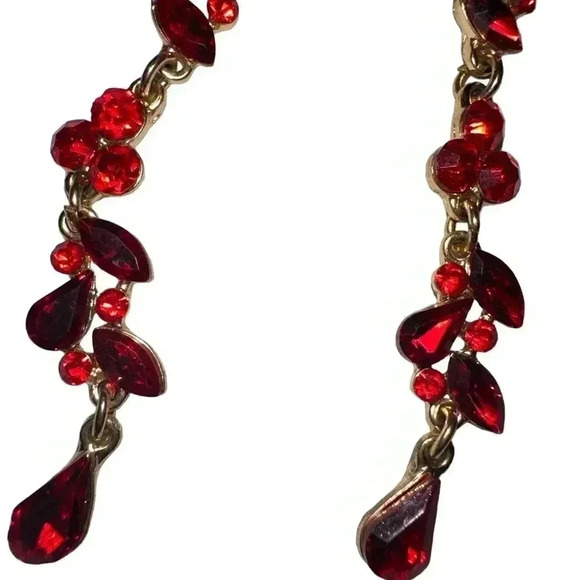 Absolutely GORGEOUS!!Elegant Red Gemstone Earrings - Polished Gold-Tone Setting” - Picture 3 of 14